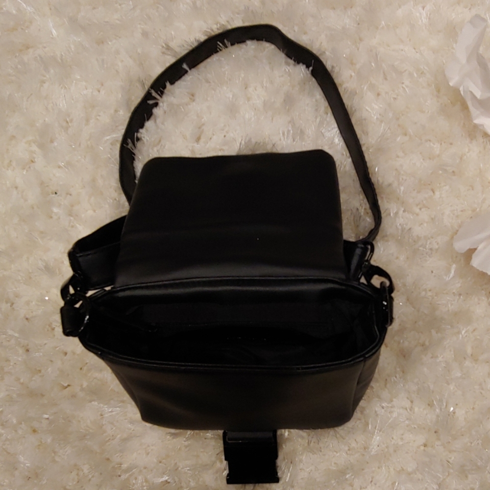 Kenneth Cole Reaction Vegan Shoulder/Belt bag - Picture 5 of 5